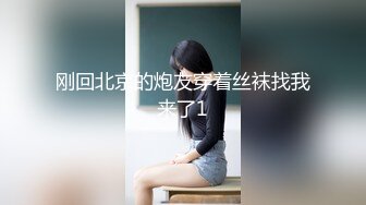 金发新人美女小姐姐！撩下内衣贫乳！极品美腿