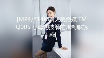 【新片速遞】漂亮熟女妈妈 你录影干啥呀 咱两看看 你变态 阿姨很害羞 被小伙抓着双手爆操 [136MB/MP4/01:52]