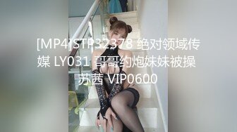 骚熟女给大哥找个年轻小妹一起玩双飞，全程露脸进门扒光衣服揉奶玩逼，69口交大鸡巴各种体位激情爆草浪叫