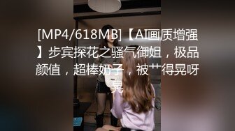 少数民族的小浪女露脸丝袜情趣，逼里塞着大黑牛嘴里舔着哥哥的大鸡巴，被压在身下疯狂抽插呻吟射在肚子上