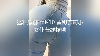 偷拍丰满熟妇尿尿 近距离看她换衣服未被察觉