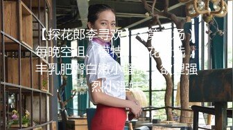 红色奶头妹子夜晚户外回车上车震 牛仔裤开裆塞着跳蛋口交后座大力抽插非常诱人!