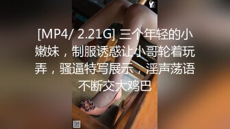 【12月新品福利①】超强绿帽夫妻【Nina小蜜桃】线下邀单男3P4P换妻大乱交，王八男坐旁边观战 (1)