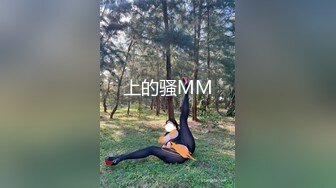 [MP4/ 138M] 硬核流出吃瓜某酒吧大厅刺激做爱 年轻人玩的就是花 俩男玩一女那么多人众目睽睽下性爱