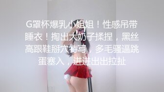 颜值不错的开档牛仔女模特跟大哥激情大秀，全程露脸