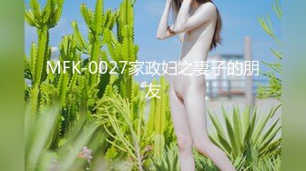 有男友也抄底~奶茶店前插眼短裙美女 男友在一旁也要欣赏裙下风采！