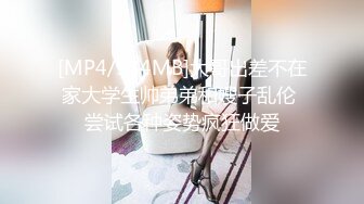 《顶级女神泄密》推特颜值身材天花板，超级母狗【西西】私拍，蜂腰翘臀大长腿，你的女神有钱人的母狗