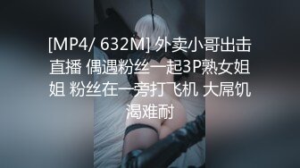 上面在玩吃鸡下面美女吃JB ，极品美女趴在桌子下口交