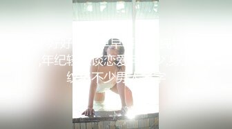 二胡培訓班老師家中果聊兼職,一首二胡版《神話》演奏的還真好聽,再表演紫薇噴水,多才多藝啊