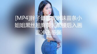 [MP4/ 1.16G] 眼镜小美女露脸群P好几哥大哥，身材不错让三个大哥对着小嘴奶子和逼逼撸鸡巴