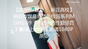 武汉妻子躺在床上被包皮鸡巴全身包裹的洋丈夫激情后入啪啪表情不是那么爽