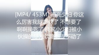 十月最新流出水上乐园更衣淋浴室偷拍 身材不错的苗条靓女独自一人淋浴