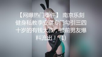 商城偷窥漂亮小姐姐 你忙着玩手机 我忙着欣赏性感大屁屁