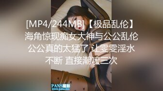 和女老板的故事 五一在海底捞厕所和老板做爱，外面人来人往真刺激！