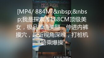 《极品CP魔手外购》想要精品必须作死后续！貌似男扮女装冒着风险藏身女厕~赤裸裸的拍脸拍逼有美女有极品逼4K原画 (4)