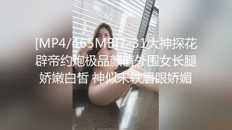 漂亮黑絲制服美女 掰着美腿被大肉棒無套猛砸 後入射了滿滿一屁屁