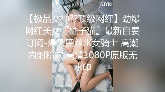 七月最新流私房大神极品收藏 商场女厕全景后拍系列 牛仔裙靓妹爱干净用卫生纸垫脚