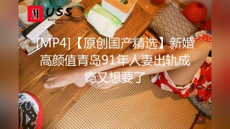 美女大学生和同学攀比 为买名牌包包网上找寻富二代男朋友满足虚荣心 - 语伊