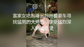 长腿高挑身材的俩人妖后面干菊花动情淫叫不断摇动屁股享受后门抽插的快感