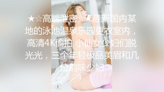 极品反差婊 清纯可爱素颜小美女与男友啪啪，超爱吃黑吊技术一流，艹起来简直完美至极！