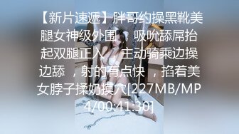 TWTP 公园女厕全景偷拍多位极品美女嘘嘘⭐有个美女露奶头 (3)