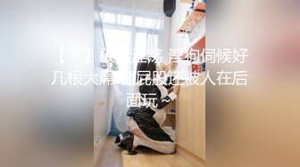 露出 美女在这么多人的地方掰逼露出 这胆子是真大 白虎粉穴超嫩