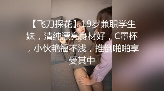 情趣黑丝肥臀极品小少妇发骚，撅着屁股让大哥无套插入骚穴，呻吟可射，阴道裹着鸡巴让小哥快速抽插浪叫不止