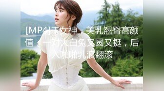 超级巨乳日系女优私拍黑色皮衣　泡温泉玩奶子