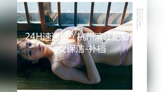 物业管理保安上门收管理费强干正在直播的制服女主播