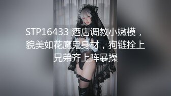 黑皮裤大奶美女 身材超级棒 撅着大白屁屁被无套输出 内射 精液不停往下流