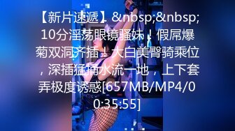 《极品CP魔手外购》潜入女厕赤裸裸拍脸拍逼各种美女小姐姐方便~有惊喜小妹子看黄片疯狂紫薇这手法没少自己玩 (1)