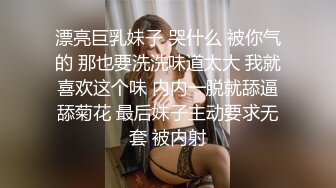 清纯甜美少女，看姐妹旁边被操，也想爽一爽，大屌吸吮口活不错，怼入紧致小穴，和姐妹舌吻