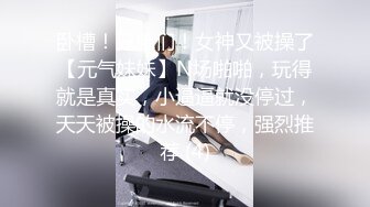 【极品厕拍】5.26用小刀把门挖开一个小洞偷拍合租房3个妹子上厕所