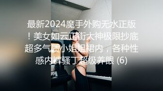 完美身材女友放在电脑桌上操