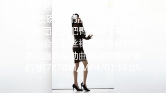 人妖系列之时尚牛仔装比女人还女人的瓜子脸妖妖对着镜头玩自己的屁眼勾引你去操