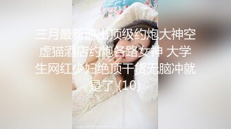 金发美女闺房露自己的大白兔