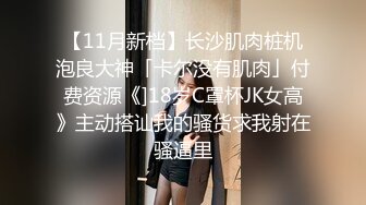 黑丝少妇让健壮小哥骑在脖子上草她小嘴，乖巧听话让小哥蹂躏，多体位爆草骚穴，抓骚奶子浪叫呻吟，精彩不断