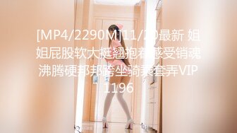 极品尤物巨乳女神！一对豪乳又大又白！撩下衣服露奶子，搔首弄姿展示身材，诱人美臀摇摆，站立一字马看穴