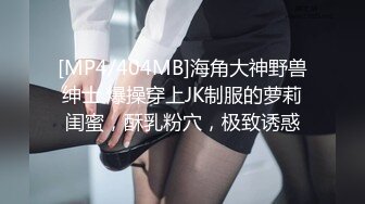 下班时间和女白领在公司厕所里偷偷来一发，射在她脸上