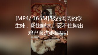 全套3800包操到爽，对漂亮御姐真是欲罢不能，白色羽绒服温柔软软气质，脱光光苗条身材享受啪啪