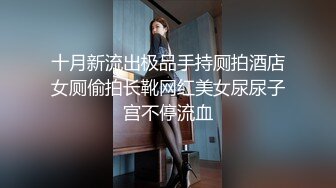 KTV女厕偷窥长发嫩B美女尿尿 不知道尿尿的时候为什么要抓着头发