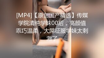 刚下班的人妻 衣服都不脱 直接按在床上干