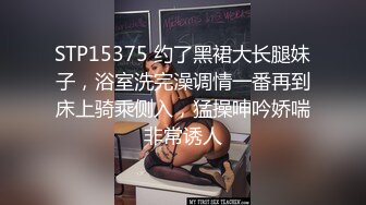 麻衣学姐长相清纯扎着两个辫子萌妹露逼诱惑，脱掉内裤近距离特写掰穴非常诱人