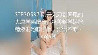 骨感正妹与男友一边操一边拍