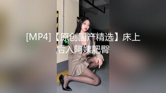 床上的極品誘惑，露臉性感風騷跟大哥啪啪激情，口交大雞巴樣子好騷，讓大哥吃奶道具玩逼舔腳後入爆草抽插