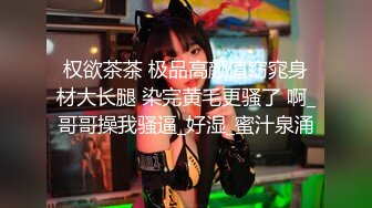 00后小妹情趣酒店被爆操，边做爱边看黄片，口交大鸡巴，各种姿势草翻她