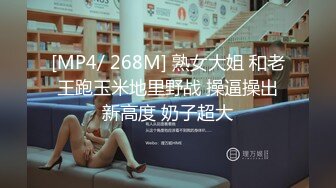 奶头好大的奶妈，黑丝诱惑，逼逼洞还是好小，挤奶滴滴滴，好浪费哦~~ 