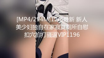 极品CP✅魔手》疯狂大胆坑神躲进商场女_厕独占一个坑位隔板缝中偸_拍各种B形妹子方便▲极限特写镜头快要碰到B了 (3)