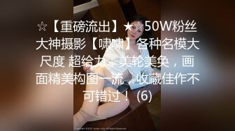 清纯眼镜小师妹，碰上绿色裙子上厕所尿尿，尿完尾随回到教室拍她清纯秀丽的脸！