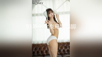 有朋友问 这家理发店在哪里 老板娘又漂亮奶子又大 技术还超级棒 猪头眼珠子都掉出来了 也想去理发刮胡子